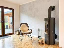 Modern Split-level House Near Hennesee