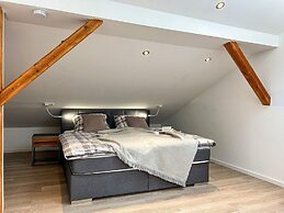 Modern Split-level House Near Hennesee