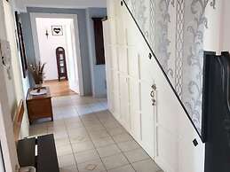 Salmagundi Comfortable Holiday Residence
