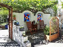 Salmagundi Comfortable Holiday Residence