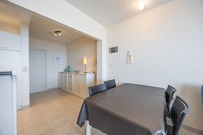 Apartment With Frontal Sea-views