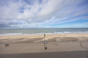 Apartment With Frontal Sea-views