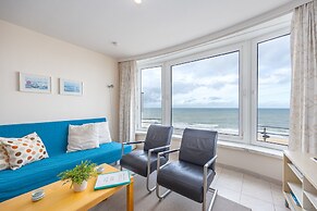 Apartment With Frontal Sea-views