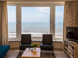 Apartment With Frontal Sea-views