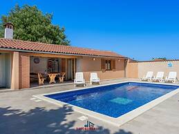 Ena Pula Comfortable Holiday Residence