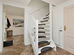 Lovely Family Villa With Garden in Kamperland