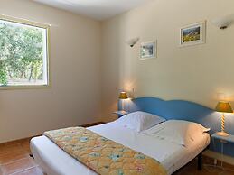 Air-conditioned Maisonette Near the Center