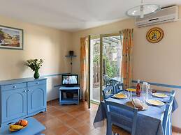 Air-conditioned Maisonette Near the Center