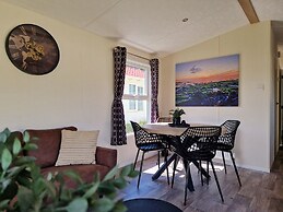 Cozy Chalet With Spacious Garden on a Holiday Park