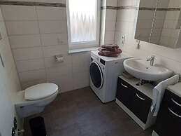 Claudia Modern Retreat