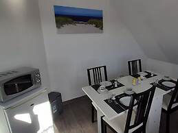 Claudia Modern Retreat