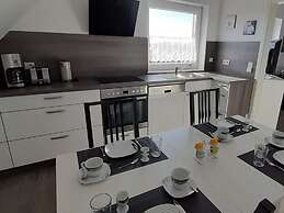 Claudia Modern Retreat