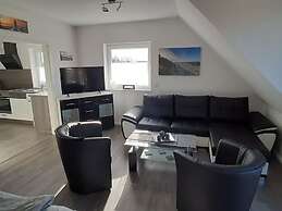 Claudia Modern Retreat