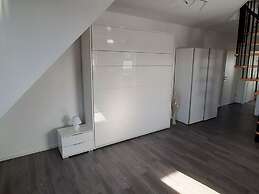 Claudia Modern Retreat