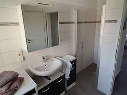 Claudia Modern Retreat