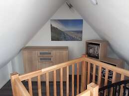 Claudia Modern Retreat