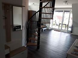 Claudia Modern Retreat