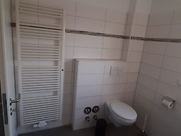 Claudia Modern Retreat