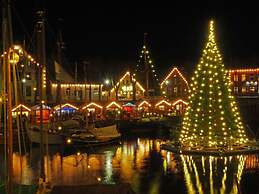 Claudia Modern Retreat