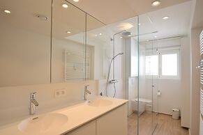 Golf Apartment With Balcony Near the sea