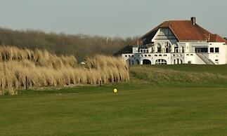 Golf Apartment With Balcony Near the sea