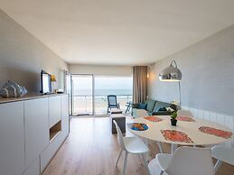 Studio on 6th Floor for Family