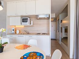 Studio on 6th Floor for Family