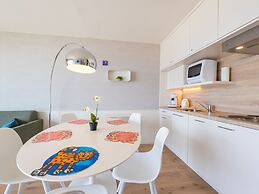 Studio on 6th Floor for Family