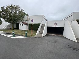 Studio on 6th Floor for Family