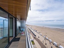 Studio on 6th Floor for Family