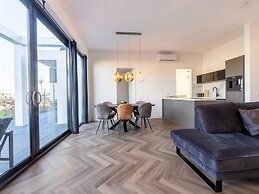 Family Villa on the Water Near Harderwijk