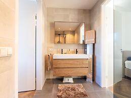 Family Villa on the Water Near Harderwijk