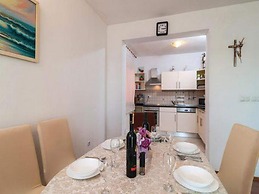 Apartment Stipic Omis - Three Bedroom Apartment With Terrace