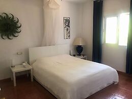 Belvilla by OYO La Esquina Casa