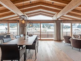 Luxury Penthouse, ski Lift Within Walking Distance