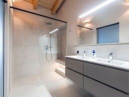 Luxury Penthouse, ski Lift Within Walking Distance