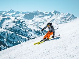 Luxury Penthouse, ski Lift Within Walking Distance