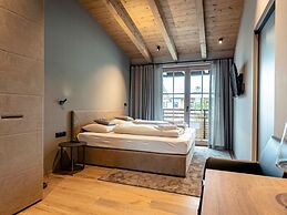 Luxury Penthouse, ski Lift Within Walking Distance