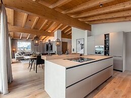Luxury Penthouse, ski Lift Within Walking Distance