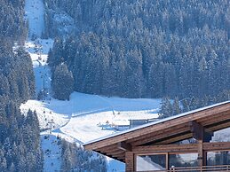 Luxury Penthouse, ski Lift Within Walking Distance