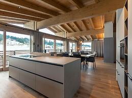 Luxury Penthouse, ski Lift Within Walking Distance