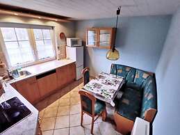 Seaman Modern Retreat