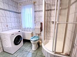 Seaman Modern Retreat