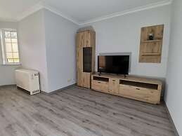 Seaman Modern Retreat