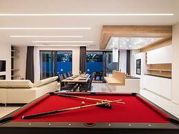 Luxury Villa With Private Indoor and Outdoor Pool