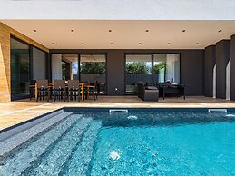 Luxury Villa With Private Indoor and Outdoor Pool