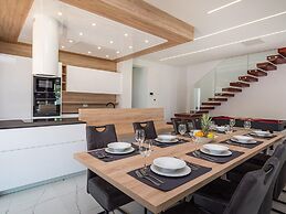 Luxury Villa With Private Indoor and Outdoor Pool