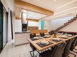 Luxury Villa With Private Indoor and Outdoor Pool