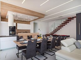 Luxury Villa With Private Indoor and Outdoor Pool