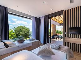 Luxury Villa With Private Indoor and Outdoor Pool